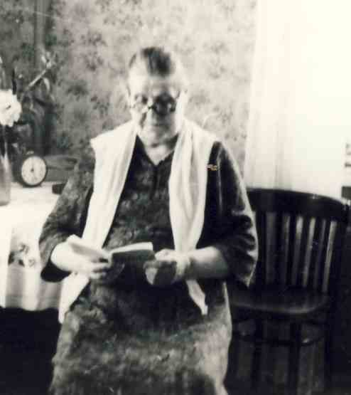 Бабушка Полина Михайловнав своей филёвской квартире 