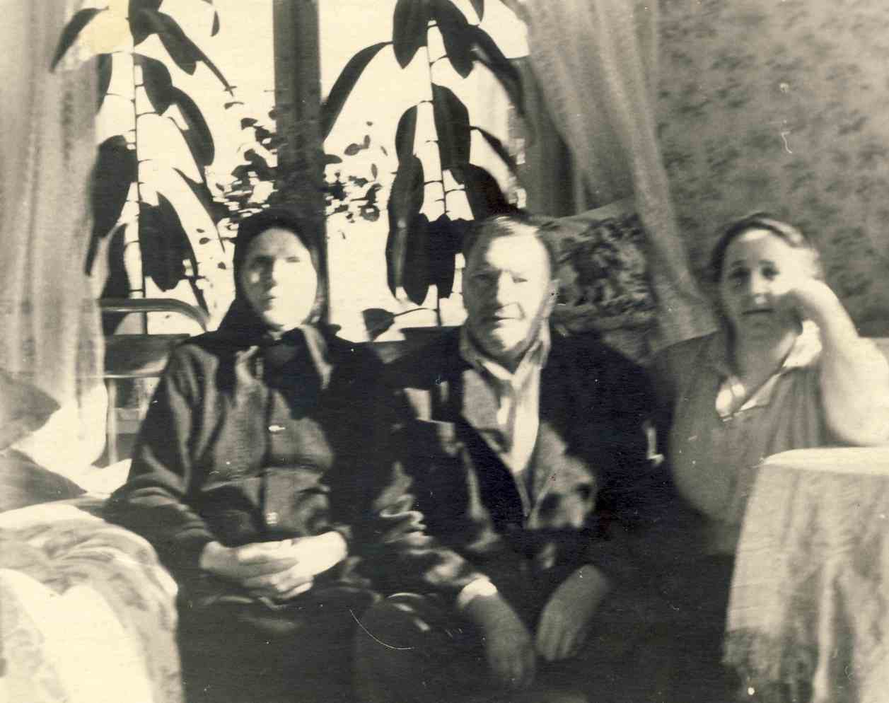 Бабушка, Мухортов-старший и т. Настя